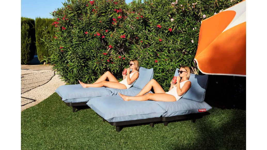 Lettino Paletti Day Bed in tessuto e plastica riciclata di Fatboy